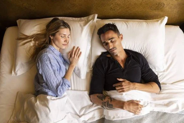 Sleeping with Someone: Strategies for a Comfortable Sleep