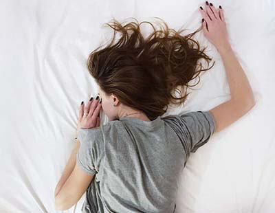 Is Sleeping Without a Pillow Good or Bad?