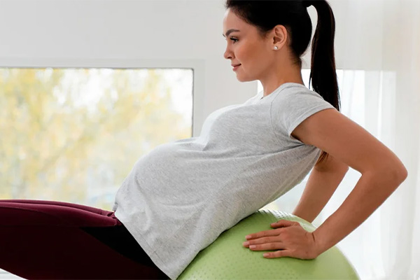 Pregnancy Postures: What Sitting Positions Should You Avoid When Pregnant?